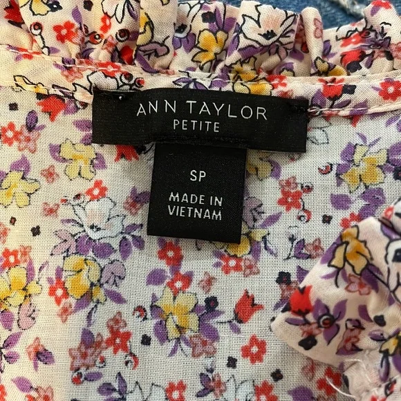 Ann Taylor Floral Ditsy sleeveless ruffle top - Picture 7 of 12